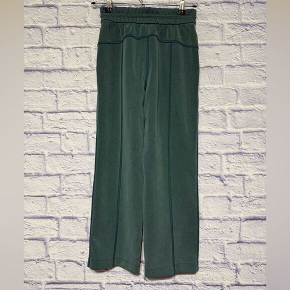 Lululemon Softstreme High-Rise Straight-Leg Cropped Pant
Dark Forest - Picture 7 of 16